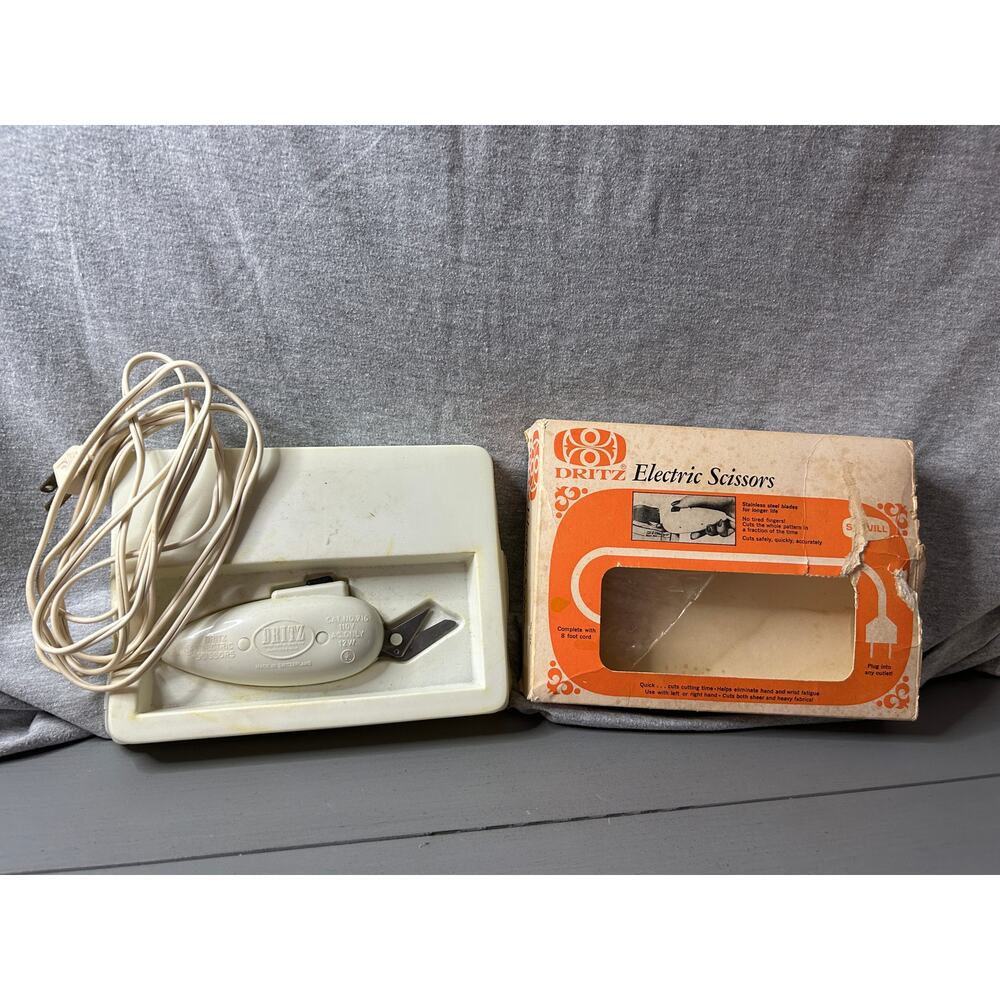 Vintage Dritz No. 716 Scovill Steel Blades Electric Scissors Switzerland White